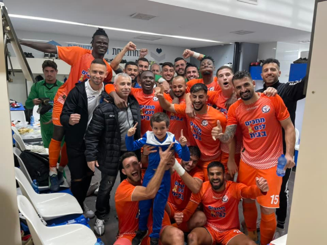 הכתומים חוגגים ניצחון (מדיה הפועל ראשון לציון)